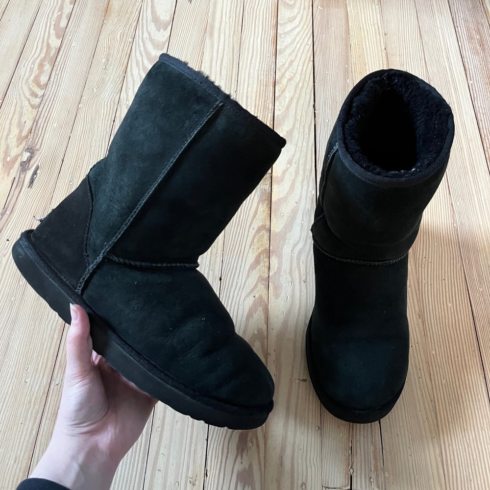 UGG Classic Short Boots Women Size 10 Black Suede Shearling Sheepskin Warm Comfy